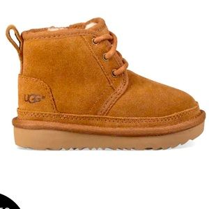 MOVING MAKE AN OFFER Ugg kids Neumel Soft Boot